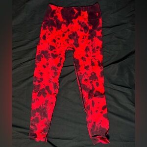 Women's Red Tie-Dye Scrunch Butt Leggings - Vibrant High-Rise Fit